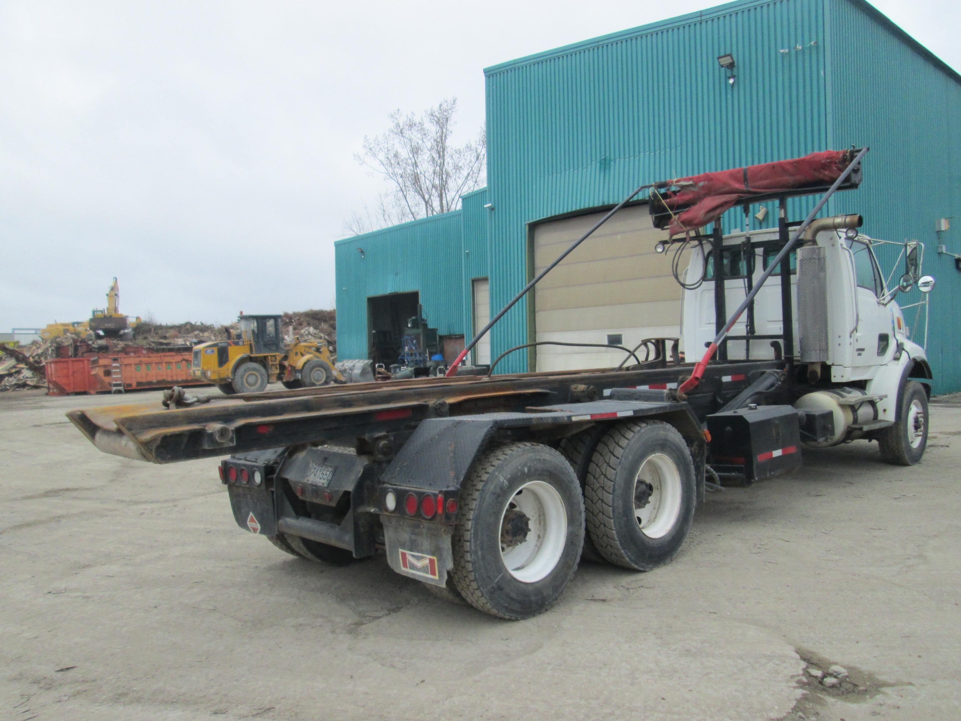ROLLOFF TRUCK 2005 Sterling L-Line Tandem / axle Roll off truck SN 2FZHAZCV45AN71985, equipped with