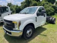 2019 FORD F350 CAB & CHASSIS VN:C44572 powered by gas engine, equipped with automatic transmission,