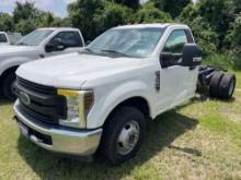 2019 FORD F350 CAB & CHASSIS VN:D41096 powered by gas engine, equipped with automatic transmission,