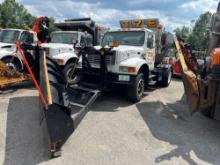2000 INTERNATIONAL 4900 SNOW PLOW TRUCK VN:334644 powered by DT466 diesel engine, equipped with