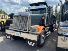 2000 WESTERN STAR 4964 DUMP TRUCK VN:958637 powered by Cummins diesel engine, 600hp, equipped with