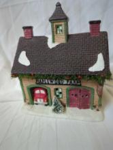 CHRISTMAS VILLAGE CERAMIC BUILDING. "MAPLEWOOD FARM" LIGHT DOES NOT WORK. FUSE OR BULB IS OUT.