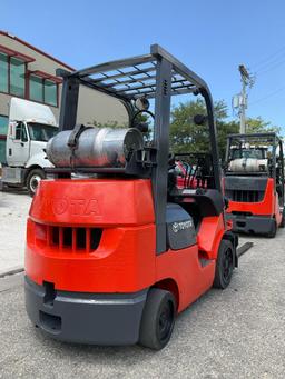 TOYOTA FORKLIFT MODEL 7FGCU25, LP POWERED, APPROX MAX CAPACITY 4700, MAX HEIGHT 80in, TILT, SIDE