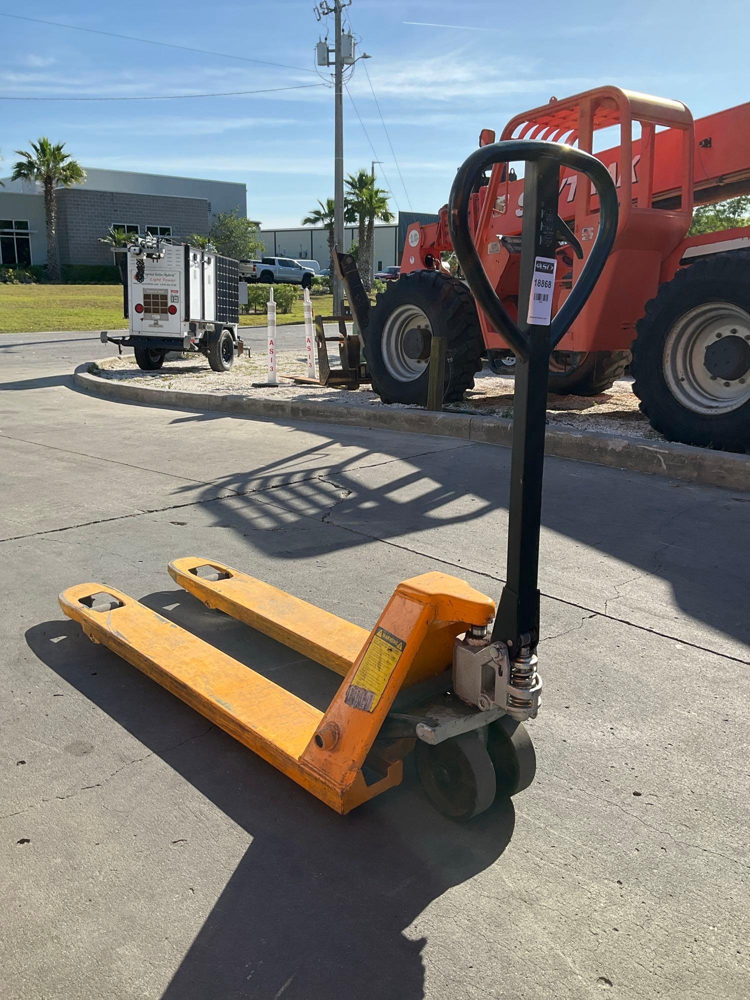 XILIN HYDRAULIC PALLET JACK MODEL XET55, APPROX MAX CAPACITY 5500LBS