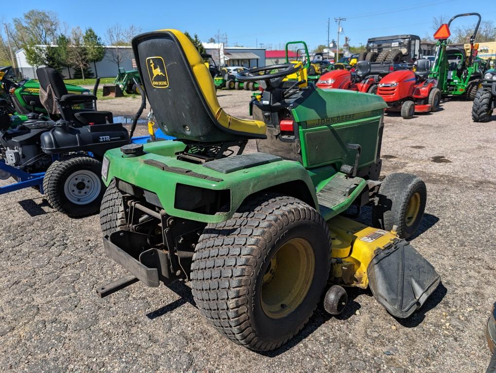 John Deere 445 Lawn Tractor