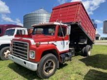 1984 International 1724 Grain Truck