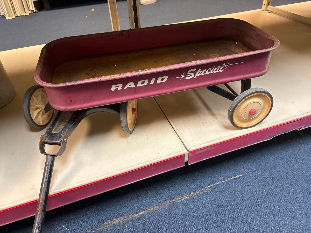 Radio special red wagon