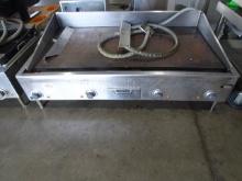 WELLS 46" ELECTRIC COUNTERTOP GRIDDLE MOD: G24 480V