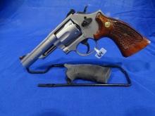 SMITH & WESSON .357 MAGNUM COMBAT MAGNUM REVOLVER 6 SHOT W/EXTRA GRIP & CASE MOD: 66-8 S/N: DKW4531