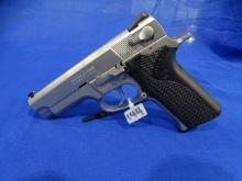 SMITH & WESSON .40 S&W AUTO MOD: 4006 S/N: TFH1787