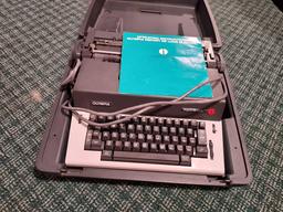 Olympia Report de Luxe Typewriter