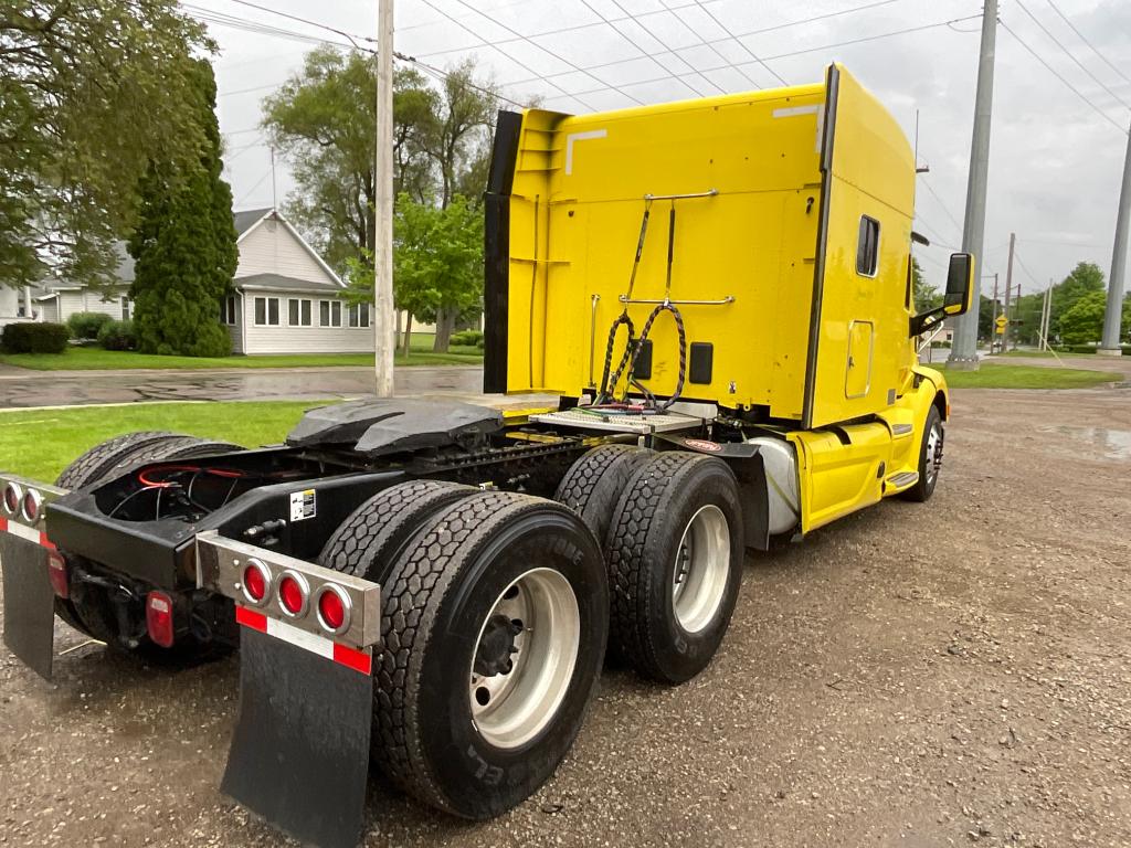 2017 Peterbilt 579 Sleeper