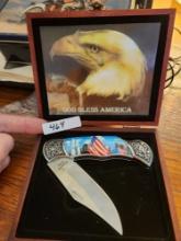 9-11 Tribute Knife in Wooden Box