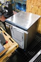 SCOTSMAN F1522A-32E 1500LB. AIR COOLED SELF CONTAINED FLAKE ICE MAKER HEAD