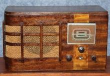 Beautiful RCA Victor Standard Shortwave Broadcast Radio