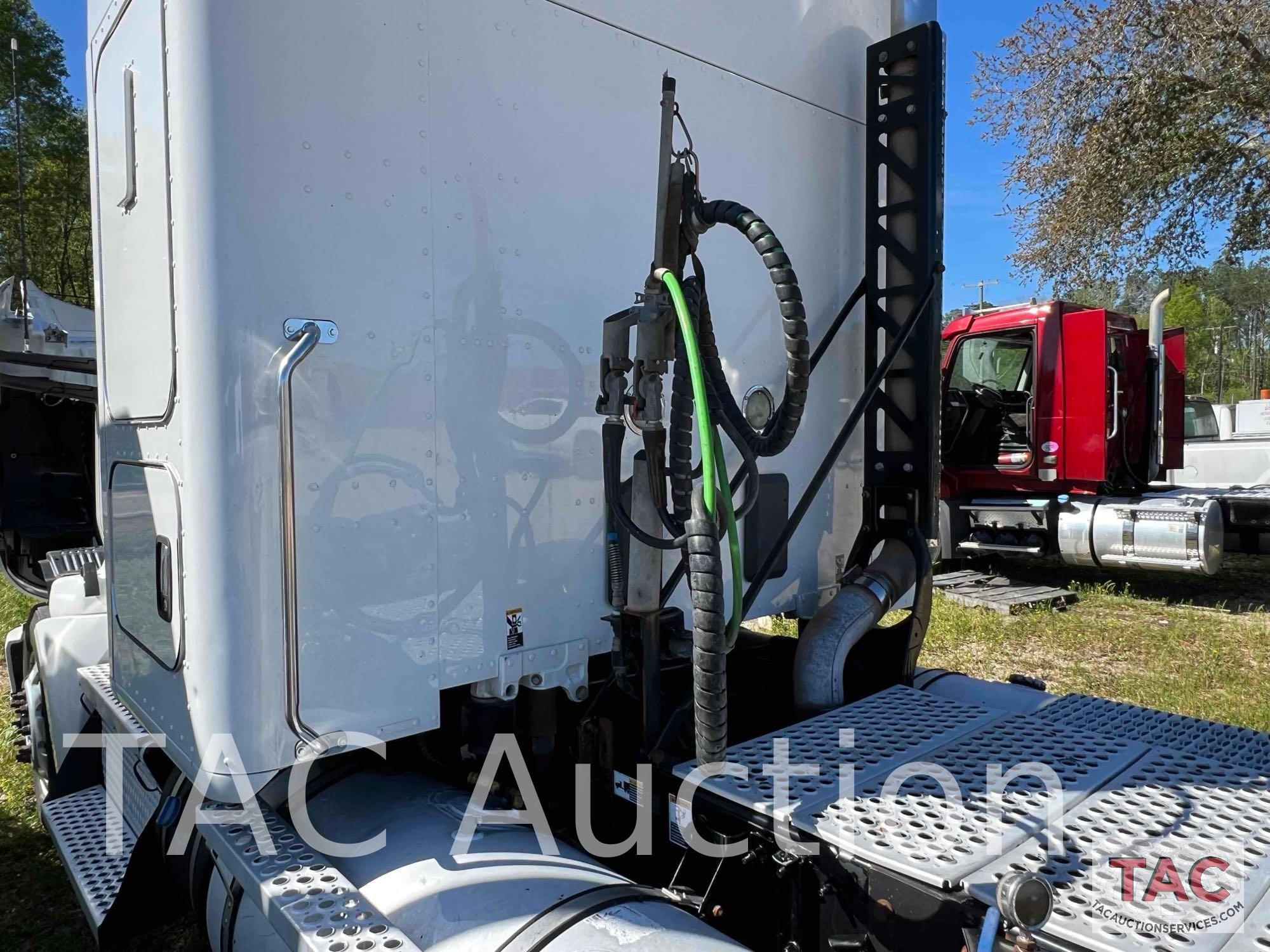 2015 Kenworth T680 Sleeper Truck