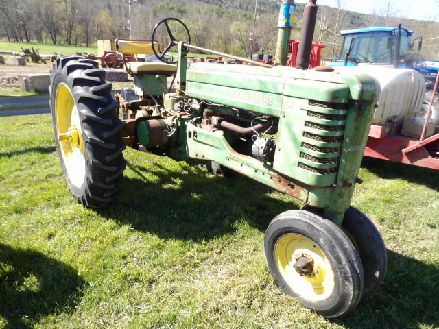 John Deere B Styled Antique Tractor, 3pt, Good 12.4-38 Tires, Electric Star