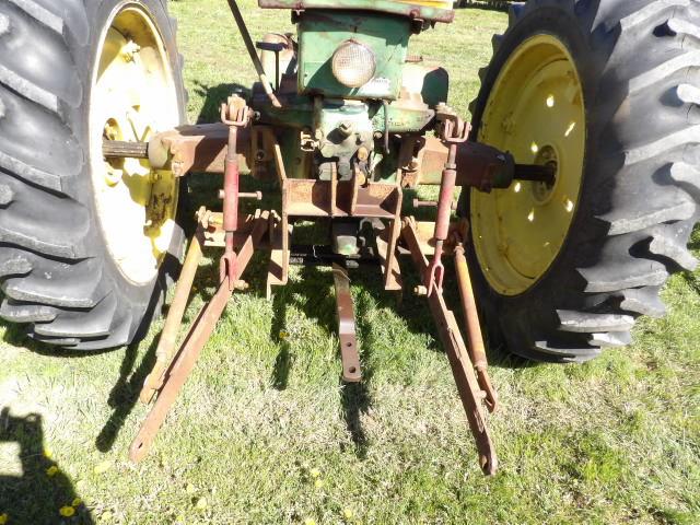 John Deere B Styled Antique Tractor, 3pt, Good 12.4-38 Tires, Electric Star
