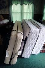 Lenak Adjustable Bed Frame & (2) My Pillow Twin Mattresses