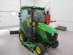 2022 John Deere 1025R Dsl. 51 Act Hrs. 4x4, Hydro, cab, heat, 3pt. PTO, Hyd, mid tractor & rear