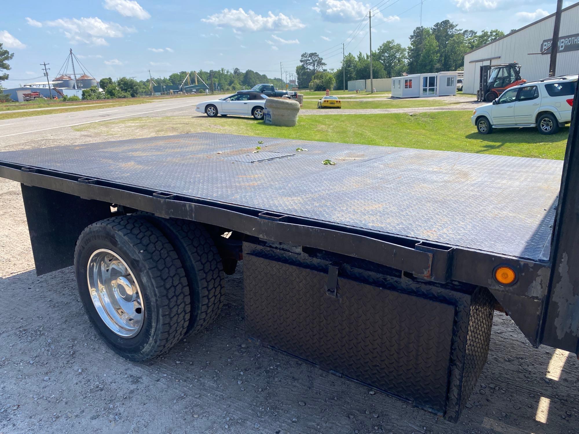 Ford 450 Super Duty Flatbed Truck