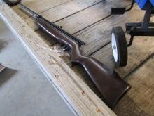 1402. 228-306. AP-HUR TRANQUILIZER RIFLE WITH SUPPLIES, UNUSED, TAX