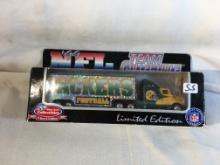 Collector '99 NFL Team Collectible Packers Footbal Limited Edition  1:80 Scale Rep. Transporter Truc
