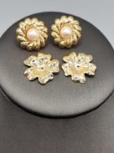 (2) pairs of beautiful 14k gold earrings, 7mm pearls & jackets